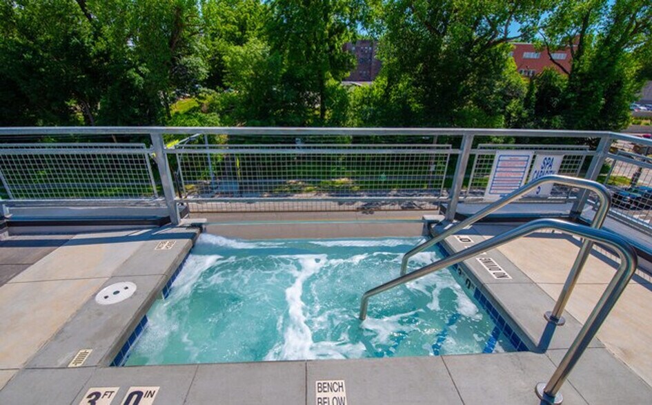 Building Photo - 2301 Ingersoll Ave