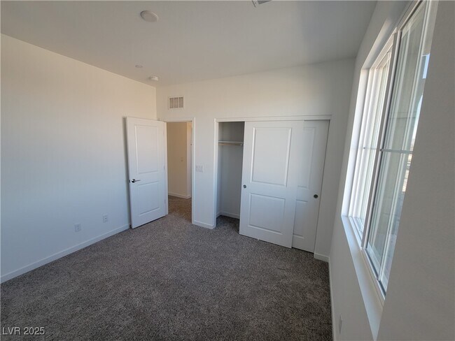 Building Photo - 187 Jaldena Ln