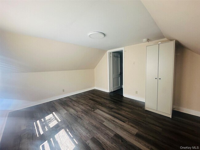 Building Photo - 18 Taylor Ave