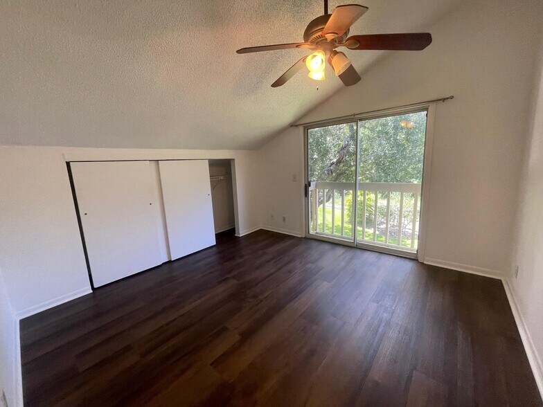 Building Photo - 121 Maplecrest Cir