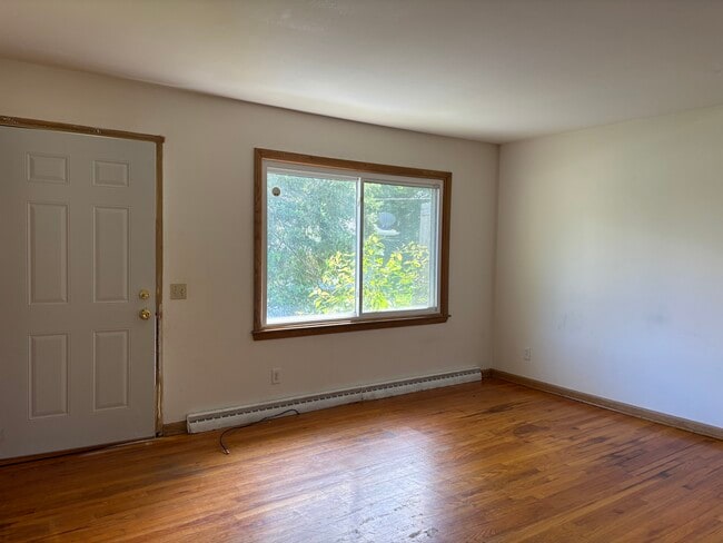Building Photo - 6321 Roselawn Ave