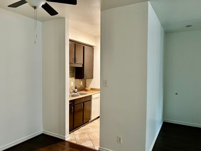 Building Photo - 10047 Westpark Dr