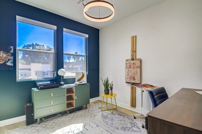 Building Photo - Welcome to your modern La Mesa townhome with solar!