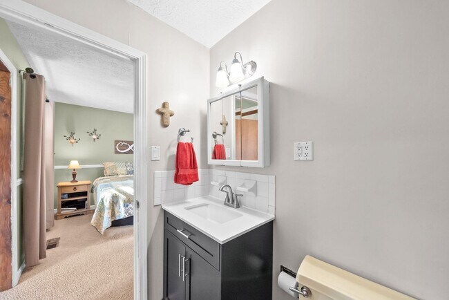 Building Photo - 3611 Bahama Dr