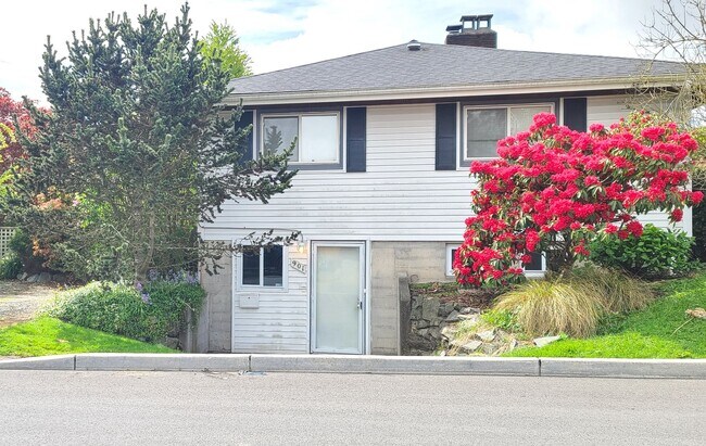 Primary Photo - Ground Floor 1 Bed/1 Bath Apartment close ...