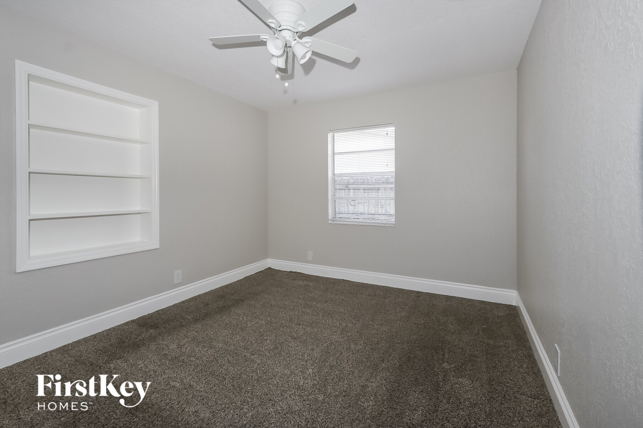 Building Photo - 401 Superior Pl