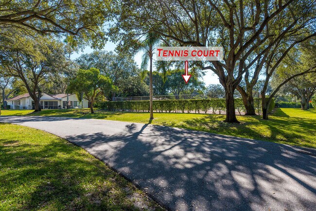 Building Photo - 4143 Palm Forest Dr N