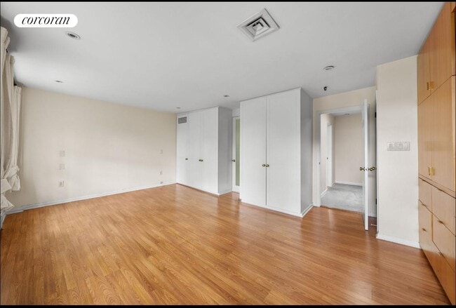 Building Photo - 45 Joralemon St