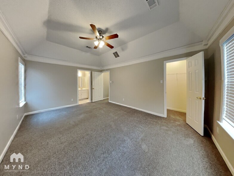 Building Photo - 2433 Dove Glen Cove