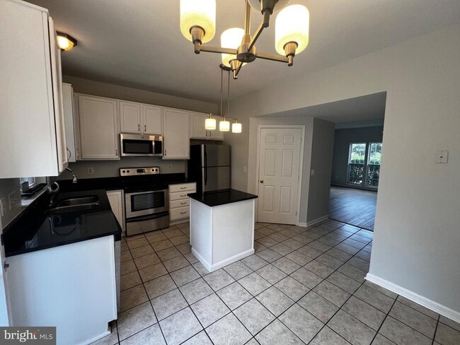 Building Photo - 44211 Litchfield Terrace