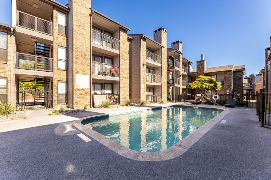 Pool - The Vail