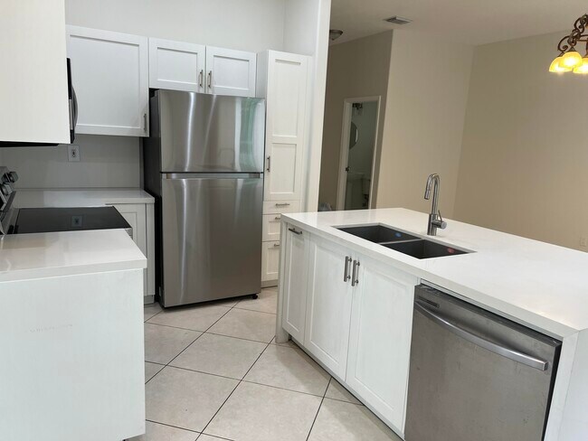 Building Photo - 5076 SW 38th Way