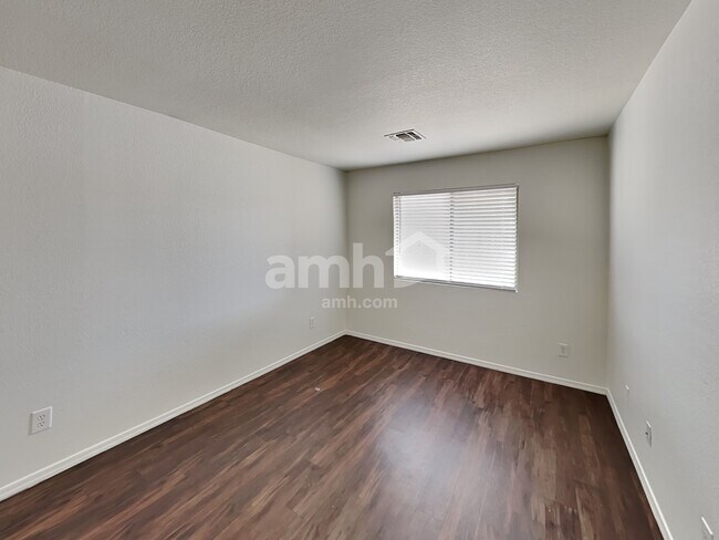 Building Photo - 1212 E Renegade Trl