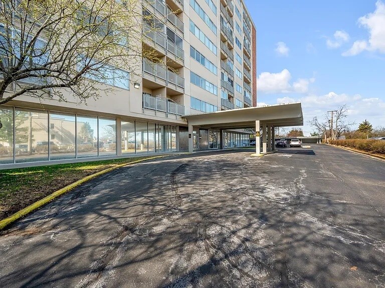 Building Photo - 2121 Nicholasville Rd