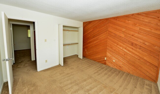 Building Photo - Community Lake-Dock and Private Beach