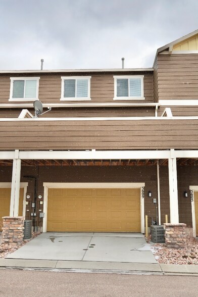 Building Photo - 5609 Shamrock Heights