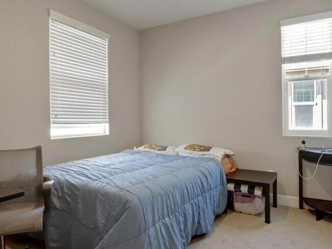 2nd bed with walk in closet - 24240 Nora Cir