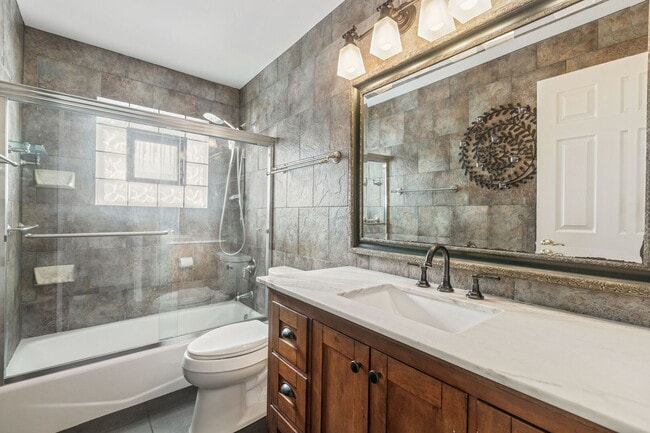 Building Photo - 28 E 55th St