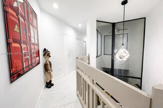 Building Photo - 2676 NE 135th St