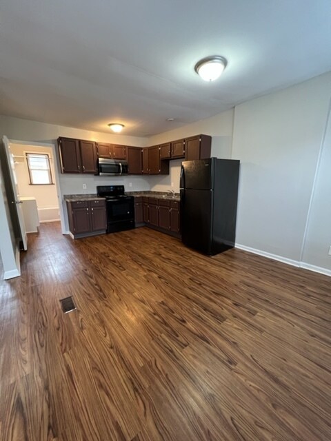 Primary Photo - 350 E Hinman Ave