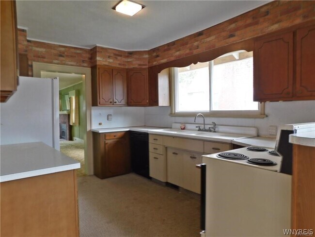 Building Photo - 172 Wellsville St