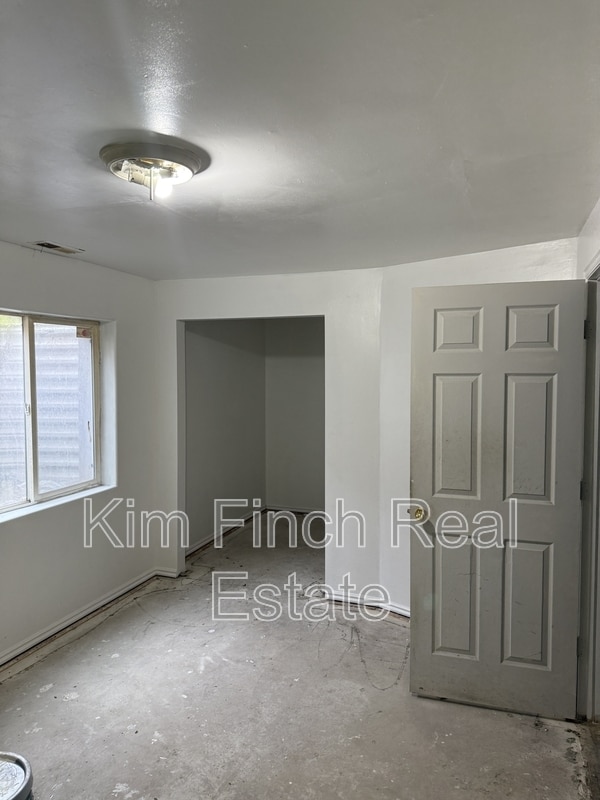 Building Photo - 826 750 W
