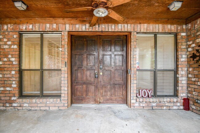 Building Photo - 6702 Spring Leaf Dr