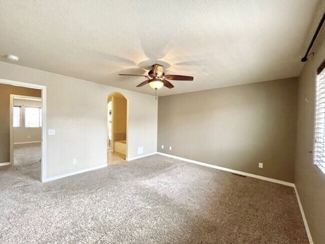 Building Photo - 2 Story Home with 3 Bed, 2.5 Bath, 2 Car G...