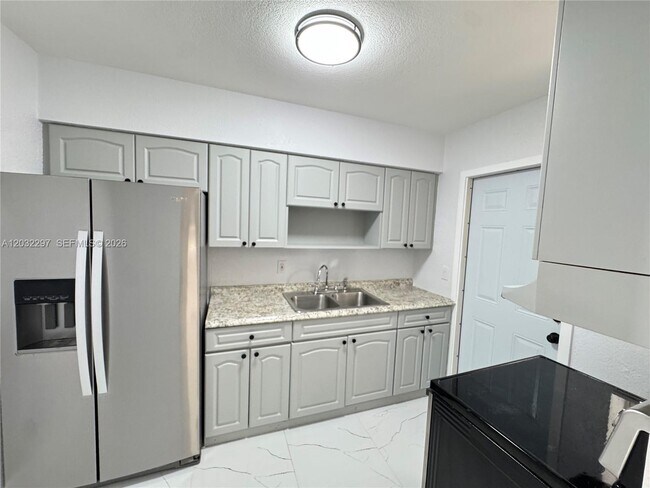 Building Photo - 1096 NE 157th Ter