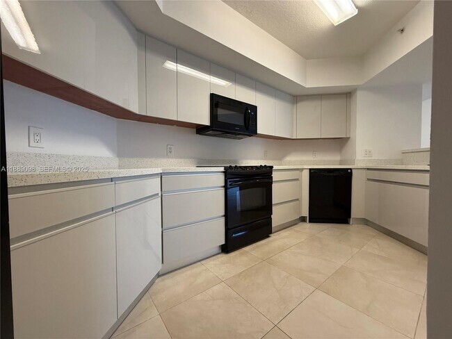 Building Photo - 16699 Collins Ave