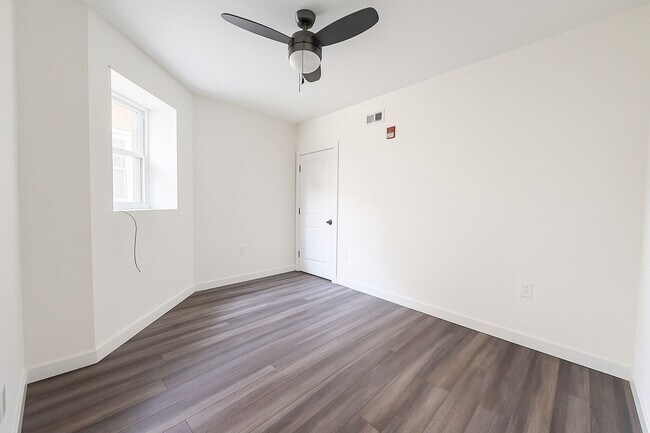 Building Photo - 6145 Lansdowne Ave