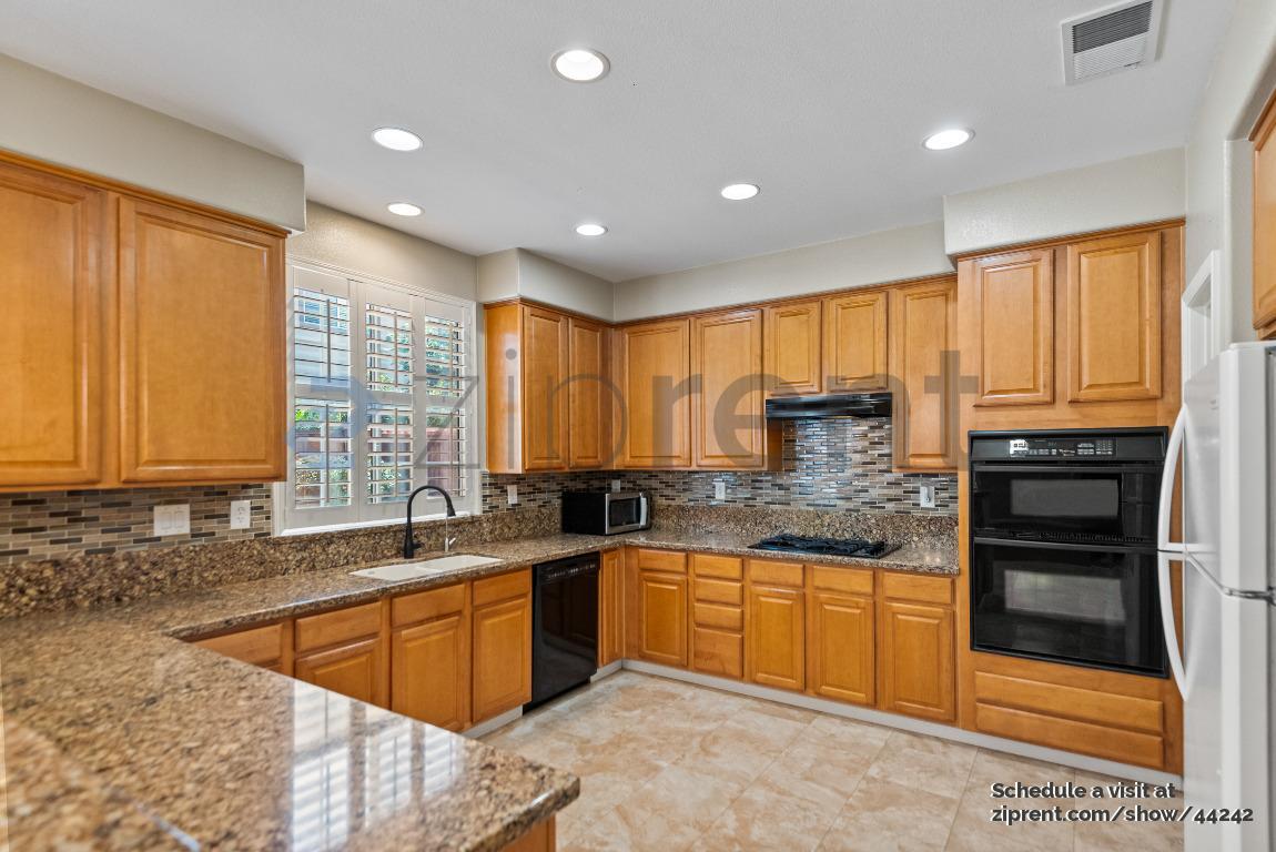 Building Photo - 856 Dederick Ct