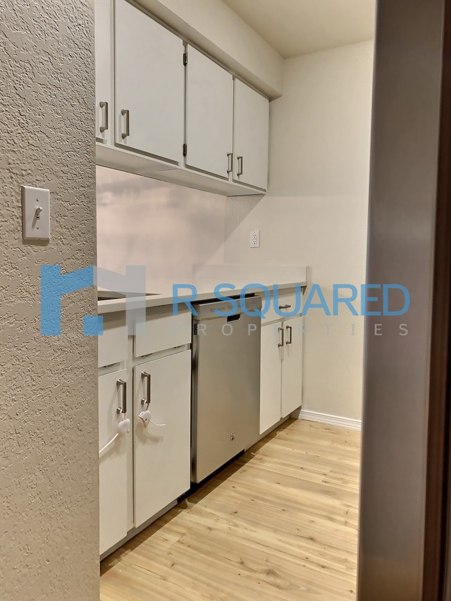 Building Photo - 1850 Grant Ave S