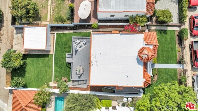 Building Photo - 2222 Valentine St