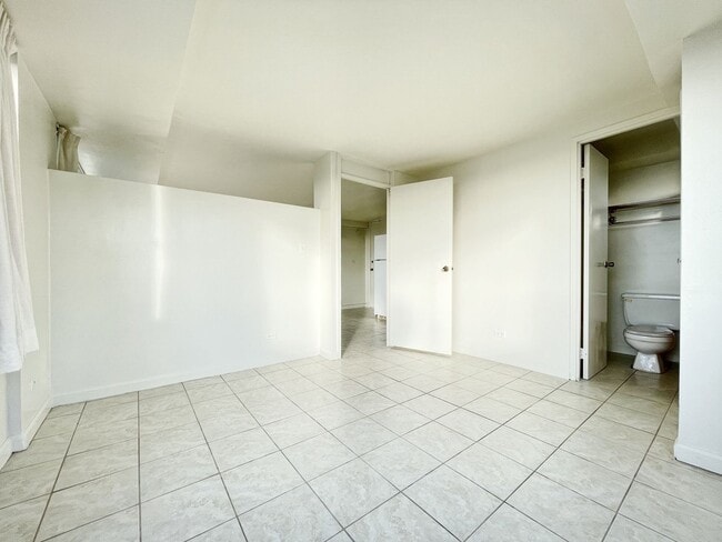 Building Photo - Ocean Views Salt Lake Condo with A/C