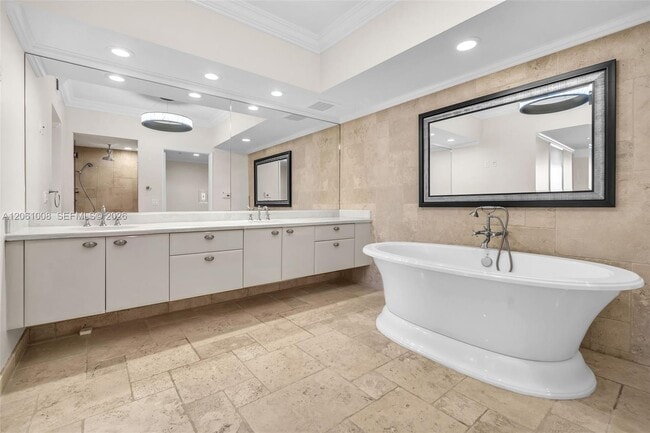 Building Photo - 333 Las Olas Way