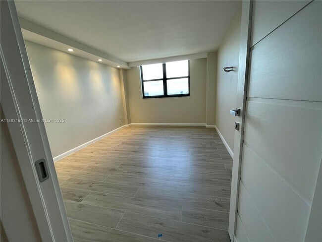 Building Photo - 290 174th St St