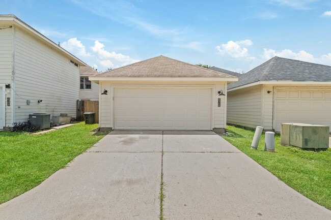 Building Photo - 6310 Mountain Pines Ln