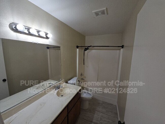 Building Photo - 120 Oak Manor Dr