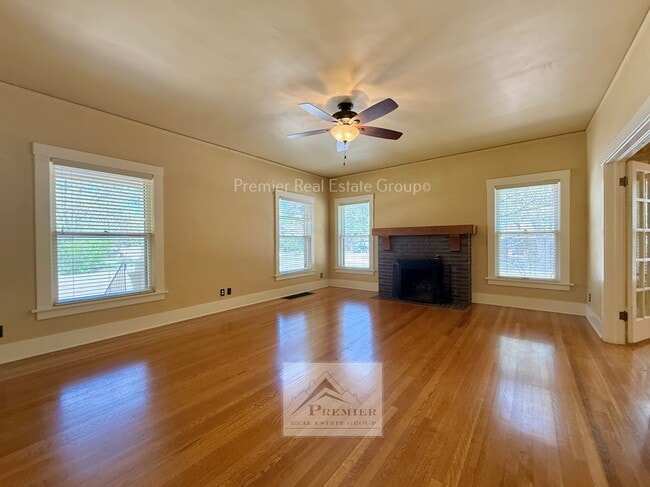 Building Photo - 429 E San Rafael St