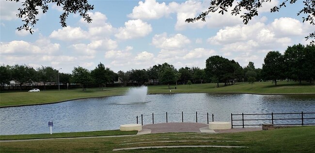 Building Photo - 7215 Wooded Lake Ln