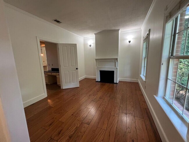 Building Photo - NE Acreage Home in Top School District