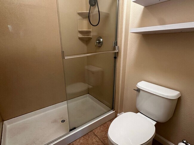 Building Photo - Beautiful tri-level Communications Hill home