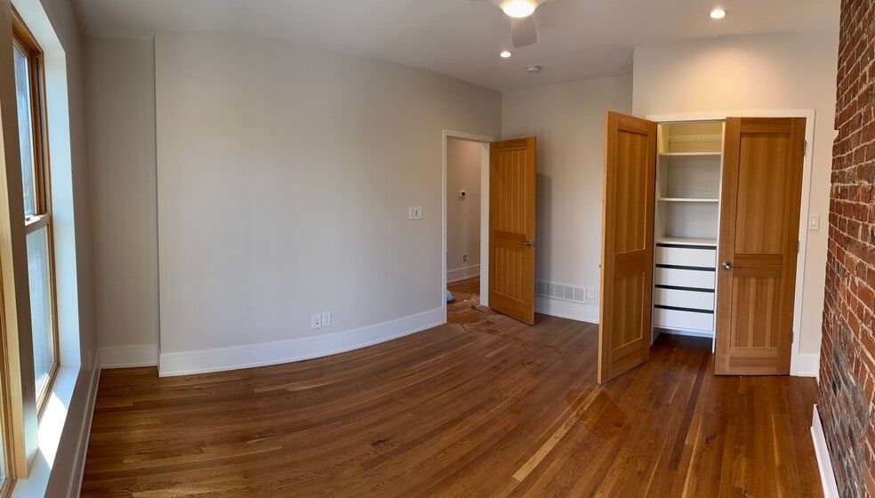 Building Photo - 1638 Pullan Ave