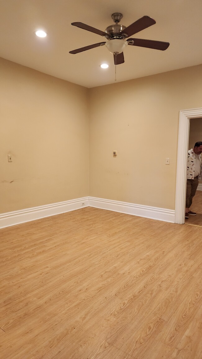 Building Photo - 4801 Sciota St