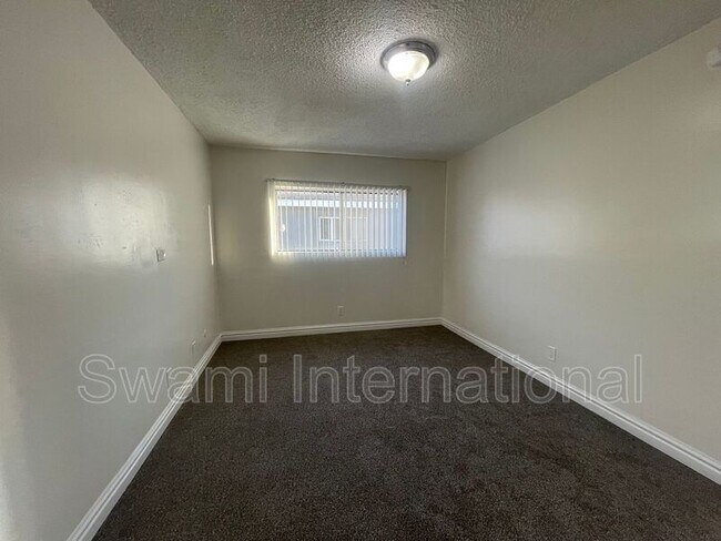 Building Photo - 10970 S Figueroa St