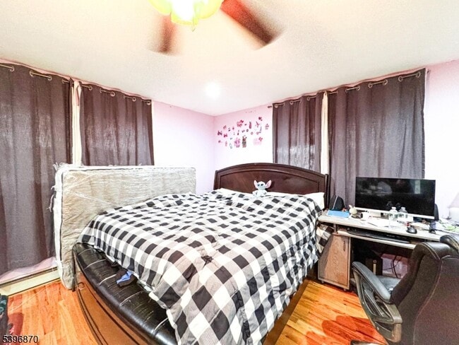 Building Photo - 617 Sycamore St