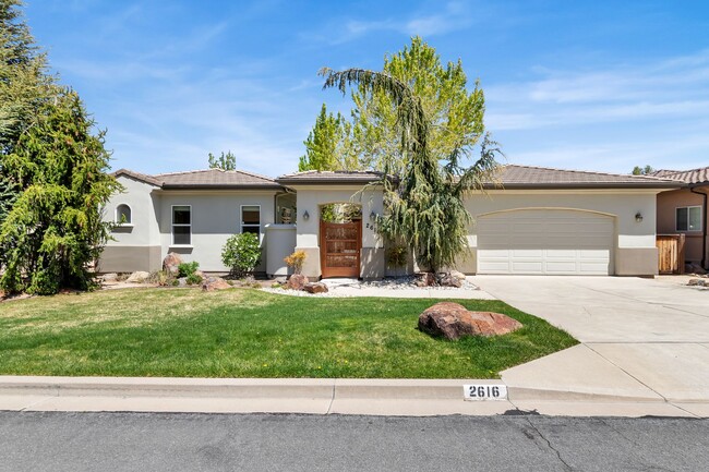 Building Photo - Upper Manzanita Home With City View