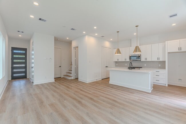 Building Photo - 7707 Inwood Grv Ln