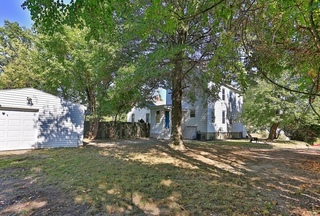 Building Photo - BOND HILL-  3 STORY 3 BEDRM 2 FULL BATH OPEN FLOOR PLAN w GARAGE